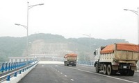 越南老街金城国际公路口岸正式投入运行