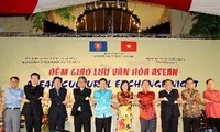 越南外交部和驻外机构举行东盟成立45周年纪念活动