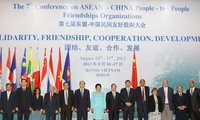 阮氏金银会见出席第7届东盟-中国民间友好组织大会代表