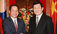 张晋创会见老挝公安部长通班·显阿蓬