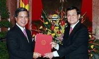 张晋创向多位越南驻外大使颁发任命书