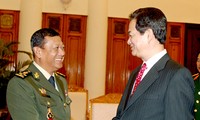 阮晋勇会见柬埔寨国防部国务秘书宁帕