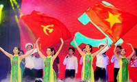 VOV和VTV联合举办“长沙：越南亲爱的海岛”文艺晚会