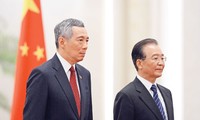 日本和新加坡呼吁通过和平谈判解决东海争端