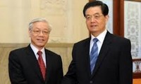 越南领导人致电祝贺中国国庆63周年
