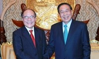 阮生雄拜会老挝人民革命党总书记、国家主席朱马利并会见总理通辛