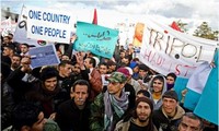 利比亚示威者闯进国民议会大楼，反对新内阁成员名单