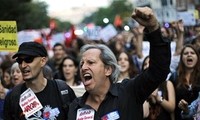 西班牙举行反紧缩示威游行