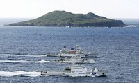 中国军舰通过日本冲绳岛附近海域