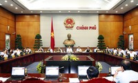 越南政府举行10月份工作例会