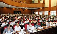 越南十三届国会四次会议讨论社会经济和财政预算问题