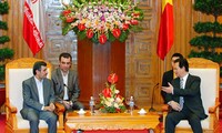 越南党、政府和国会领导人会见伊朗总统艾哈迈迪-内贾德