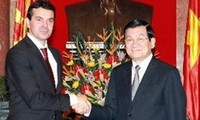 张晋创会见马其顿外交部长尼科拉·波波斯基