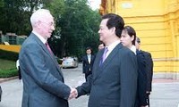 乌克兰总理阿扎罗夫圆满结束对越南的访问