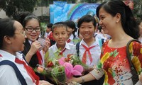 越南举行教师节系列庆祝活动