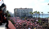 埃及穆斯林举行游行示威，支持穆尔西