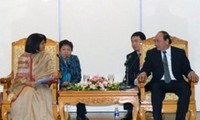 越南政府副总理阮春福会见防艾国际援助者代表