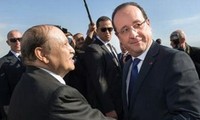 法国总统奥朗德对阿尔及利亚进行历史性访问