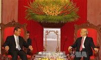 越共中央总书记阮富仲会见老挝副总理宋沙瓦•凌沙瓦