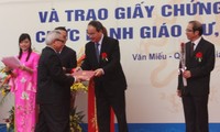 越南公布2012年教授和副教授职称评定决定