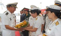 中国海军编队访问胡志明市
