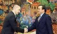 越南政府副总理黄忠海会见捷克共和国工业与贸易部部长库巴