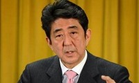 日本首相开始访美行程