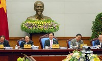 越南政府审议讨论7部法律和法令草案