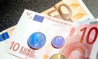 法国总统奥朗德呼吁保护欧元