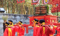 胡志明市举行仪式，向国祖雄王敬献圆柱形粽