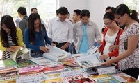 越南革命新闻继续为建设和保卫国家事业服务