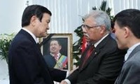 张晋创前往委内瑞拉驻越使馆吊唁查韦斯总统逝世