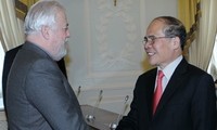越南国会主席阮生雄会见俄罗斯圣彼得堡市代市长迪温斯基