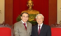 越共中央总书记阮富仲会见巴西共产党主席雷纳托·拉贝洛