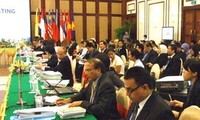 越南出席第九届东盟经济共同体(AEC)理事会会议