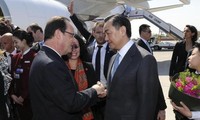 法国总统奥朗德访问中国，促进两国经贸关系发展