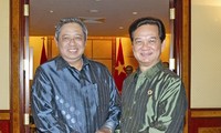 阮晋勇分别会见印度尼西亚总统苏西洛和文莱苏丹博尔基亚