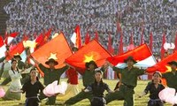  越南全国各地举行活动，欢庆南方解放，国家统一38周年