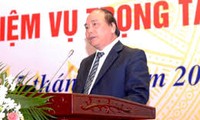 越南政府副总理阮春福会见美国全球防治艾滋病大使古斯比