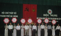 2012年人道主义活动先进表彰会在岘港市举行