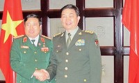 越中国防部长举行双边会晤