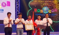 骆鸿大学队夺得2013越南大学生机器人大赛决赛冠军