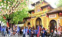 越南全国各地举行多项活动，庆祝佛诞节