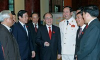 越南13届国会5次会议分组讨论《1992年宪法》修正草案