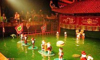 越族独特的民间艺术形式——水上木偶戏
