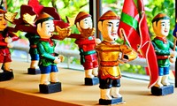 越南艺术团在日本举行水上木偶戏表演