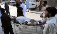 巴基斯坦发生自杀式爆炸袭击，造成多人死伤