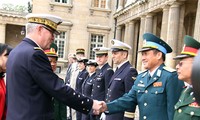 加强越法国防合作，推动两国关系发展