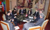 越南祖国阵线中央委员会代表团访问法国