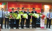 参加国际奥林匹克物理竞赛的越南学生代表团载誉归来